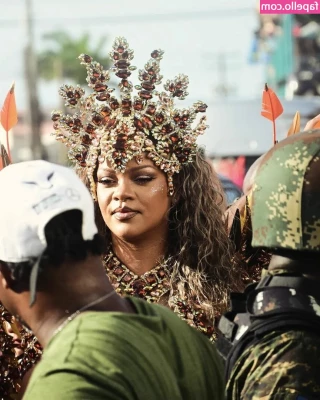 Rihanna - Wish you a good summer  and great weather