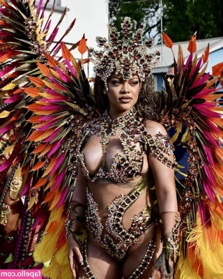 Rihanna - So glad you guys enjoyed last nights pic  lt 3