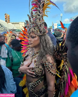 Rihanna - Should I open my legs more