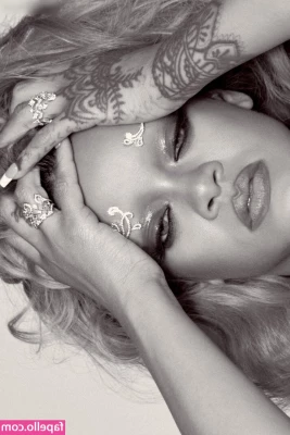 Rihanna - It s national Lollipop day  I m all out of lollipops but my toes will