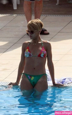 Rihanna - hi there part 1