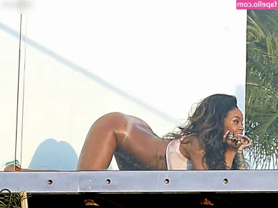 Rihanna - Piper and Jess it's a pull:
