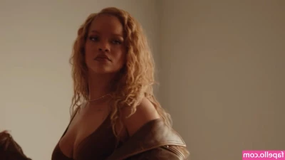 Rihanna - Magrelo com chulé forte e pau bem duro  cuzinho bem rosinha e um