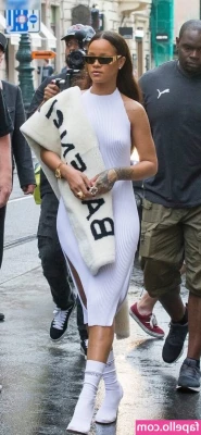 Rihanna - How my morning is goin. Have a great Sunday babes!