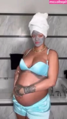 Rihanna - im so fucking horny i wanna be bullied and covered in cum  i wanna be