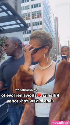 Rihanna - I m pretty talented with my tongue