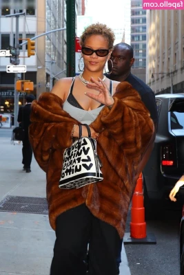 Rihanna - 𝐏𝐎𝐕 : 𝐘𝐎𝐔𝐑 𝐒𝐍𝐄𝐀𝐊𝐈𝐍𝐆