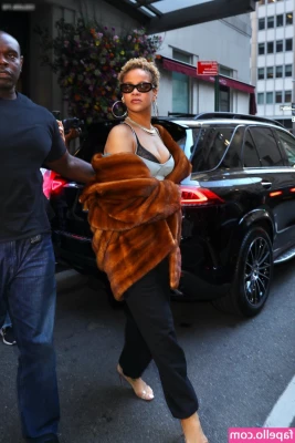 Rihanna - Quieres besar mi culo? 🤤🙈 Do you want to kiss my ass?🤤🙈