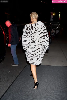 Rihanna - Sub to me mofos