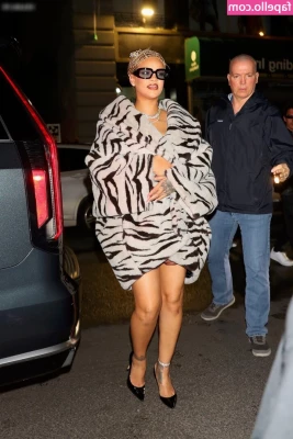 Rihanna - What drives you fucking wild???
