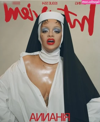 Rihanna - can we cuddle together for Halloween? 🎃💕