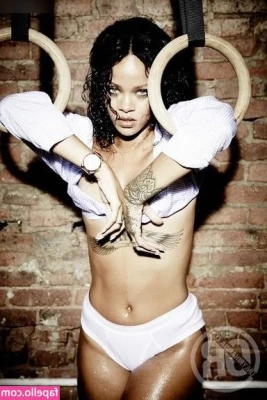 Rihanna - First person who guesses the cosplay gets the set tonight for free💅