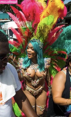 Rihanna - Keep your eyes peeled VIDEO UNDER WAY!! part 1