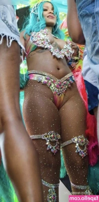 Rihanna - Come play with my ass in the bathroom