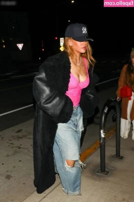 Rihanna - My sweetie, did you know that I have a VIP page with my very dirty