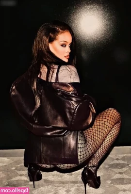 Rihanna - Buen diaaa bebe! 💦💦💦💦 Good morning baby 😘 💕