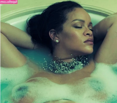 Rihanna - 3.5 minutes of me reading while trying to ignore you. And maybe tease