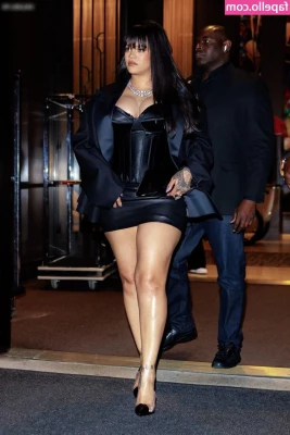 Rihanna - Go get in the shower now and hit play  I ll make cum ooze out of your