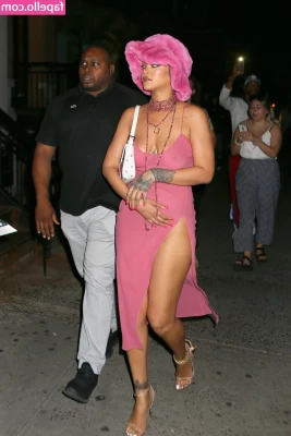 Rihanna - Anal masturbation with a wiggling anal vibrator.