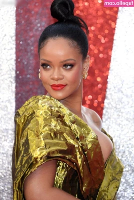 Rihanna - Giving my photographer a BJ