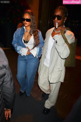 Rihanna - Today is an underboobs day   _