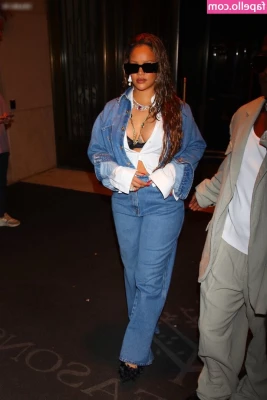 Rihanna - What s your favorite dinner  Mines bangers and mash x