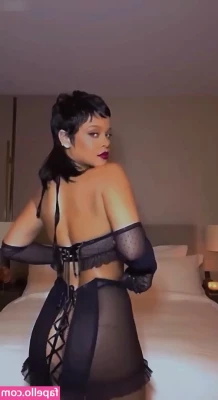 Rihanna - ⚫️ BLACK FRIDAY ⚫️  Biggest 50% – 80% off discount