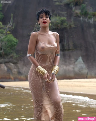Rihanna - GET ACTIVE FOR A FREE GIFT AND PHOTO SET