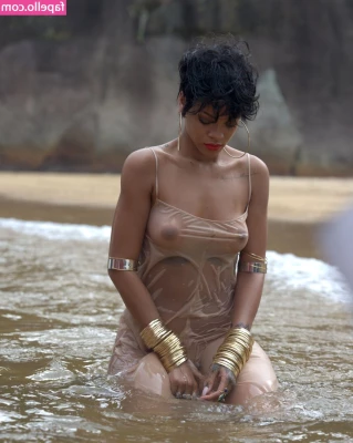 Rihanna - GOOD EVENING LOVE    You keep me company in bed part 1