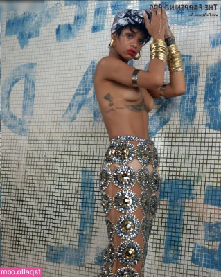 Rihanna - Also happy hump day!! 🍑