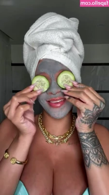 Rihanna - This mirror is perfect for fucking in front of