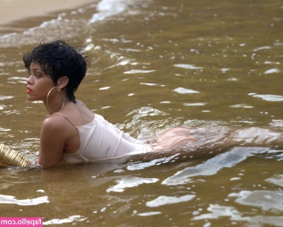 Rihanna - Nos hace falta un macho  en medio  Te animas   DAME TIPS para traerte