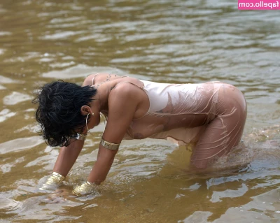 Rihanna - Do you know which buttons to press to rev my engines
