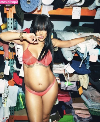 Rihanna - Wow  yesterday we hit 300k on CB    I m honestly blown away by all