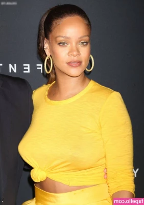 Rihanna - Hiiiii give me attention rn please!