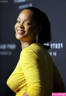 Rihanna - Watching the sunset from My new apartment s balcony and feeling