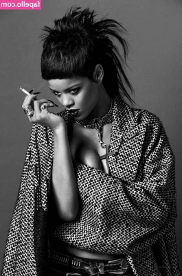 Rihanna - Ass to waist ratio 😳 part 1