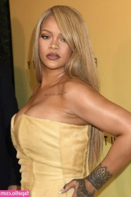 Rihanna - Sexy witch photos pt1