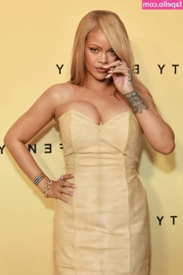 Rihanna - Good morning  Tits for breakfast