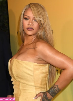 Rihanna - Mmm I m imagining riding your cock like this  gets me so horny