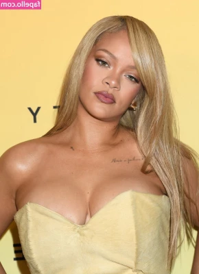 Rihanna - Can you help check me everywhere? Looks like I got plenty of mozzie