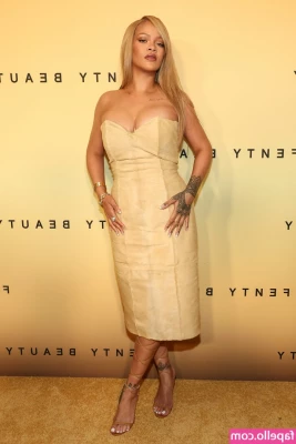 Rihanna - just got out of the shower
