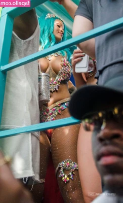 Rihanna - Rico amor Monica