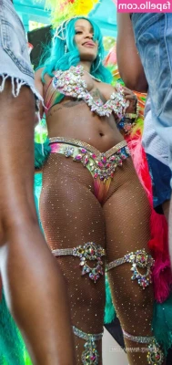 Rihanna - It s so comfy and warm under these sheets     Wish I had a good lil part 1