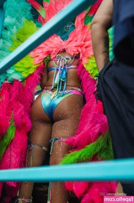 Rihanna - Cheeeeeeeks