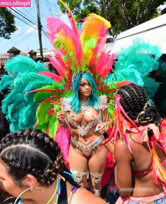 Rihanna - It s Friday  Who s ready to have some fun