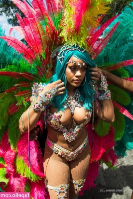 Rihanna - Hope everyone has a wonderful holiday weekend