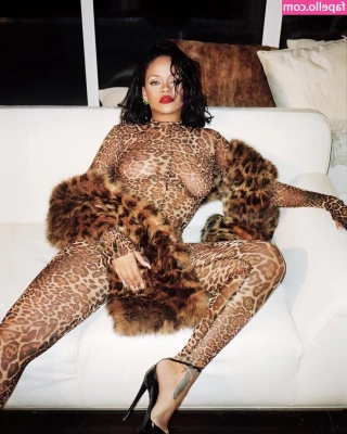Rihanna - I want to shoot a sexy spooky film. Leave some comments and I’ll