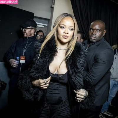 Rihanna - Tomorrow s set is going to be CALIENTE     Who wants the early access part 1