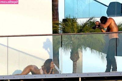 Rihanna - Daddy s thighs save Lives